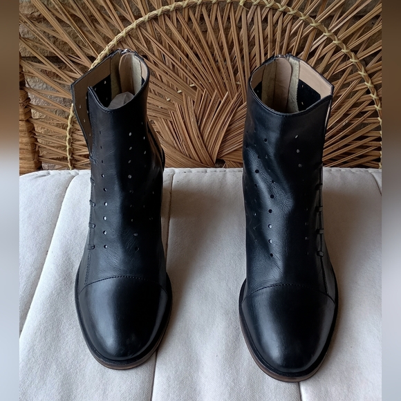 Journee Collection Black Cutout Ankle Booties_8 - Picture 2 of 7